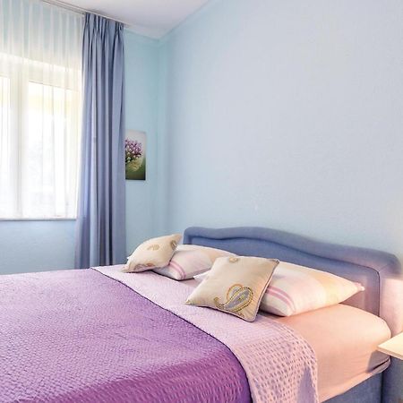 4 Bedroom Beautiful Apartment In Stinjan Exterior photo